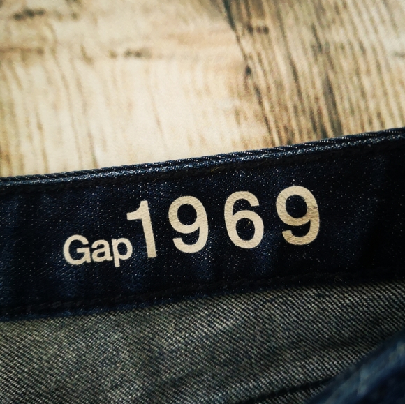 Gap Jean Shorts; Slim Cut Offs - Picture 4 of 5